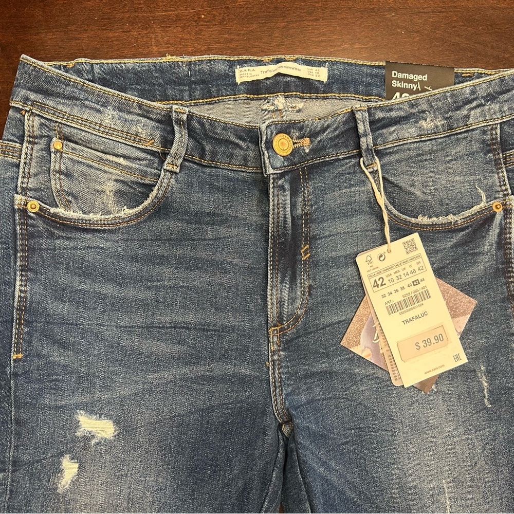 Zara Women's Skinny Jeans in Faded Blue with Frayed Hem - Picture 5 of 10